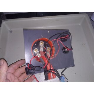 Batterie Hauptschalter Umschalter fr 2 Batterien 2 x Voltmeter Digital gebraucht