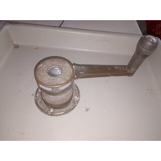 1 x Winch � 61 Taubereich 78mm auf Sockel 110mm, Drehrichtung im Uhrzeiger Kurbel abnehmbar gebraucht