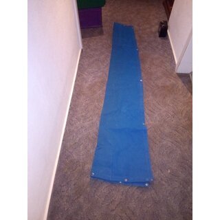 Baumkleid Stoff blau 208cm Lang je Seite vorn 45cm hinten 27cm hoch, vorn und unten Metall Kn�pfe / Schnallen. gebraucht