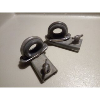 2 x Genuaschlitten Barton, f�r die 24mm breite Kunststoffschiene gebraucht