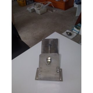 Mastfu System zum Legen,  Mast bis 76mm breite. Grundflche 17 x 8cm, Hhe 26cm Innen bis Bolzen 18cm Gebraucht