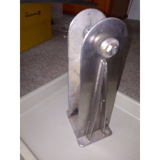 Dehler Varianta VA Mastfu zur Montage auf Deck, Hhe bis Bolzen 30cm, Grundplatte 14,5cm Breite 12cm lnge Gebraucht Seitlich Verstrkungen angeschweit und ein Bolzen verhindert das nach vorne des Mast