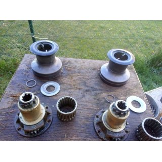 2 x Barton England Winch eine Kurbel Fallen Schoten  Taubereich 70 Sockel 95mm Drehrichtung entgegen, beide drehen exakt Bei einer ist der Kunststoff Deckel geklebt alt hlt