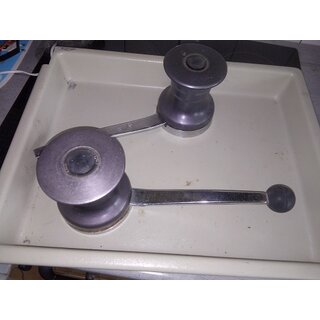2 x Gibb England Winch incl. Kurbel,  Taubereich 70mm, Sockel 113mm Drehrichtung Uhrzeiger gebraucht