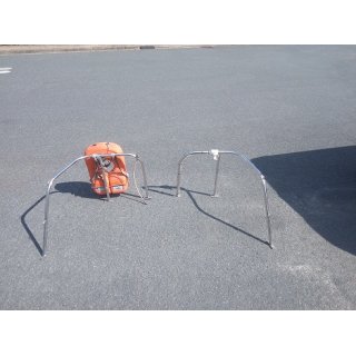 Geteilter Heckkorb  20mm incl Rettungskragen mit Halterung, 51,5cm hoch. Der Abstand unten an den Aufnahmen Mitte 37cm hinten zu 73 cm Seitlich. Der Abstand der Befestigungsplatten hinten 28 zu 45cm gebraucht
